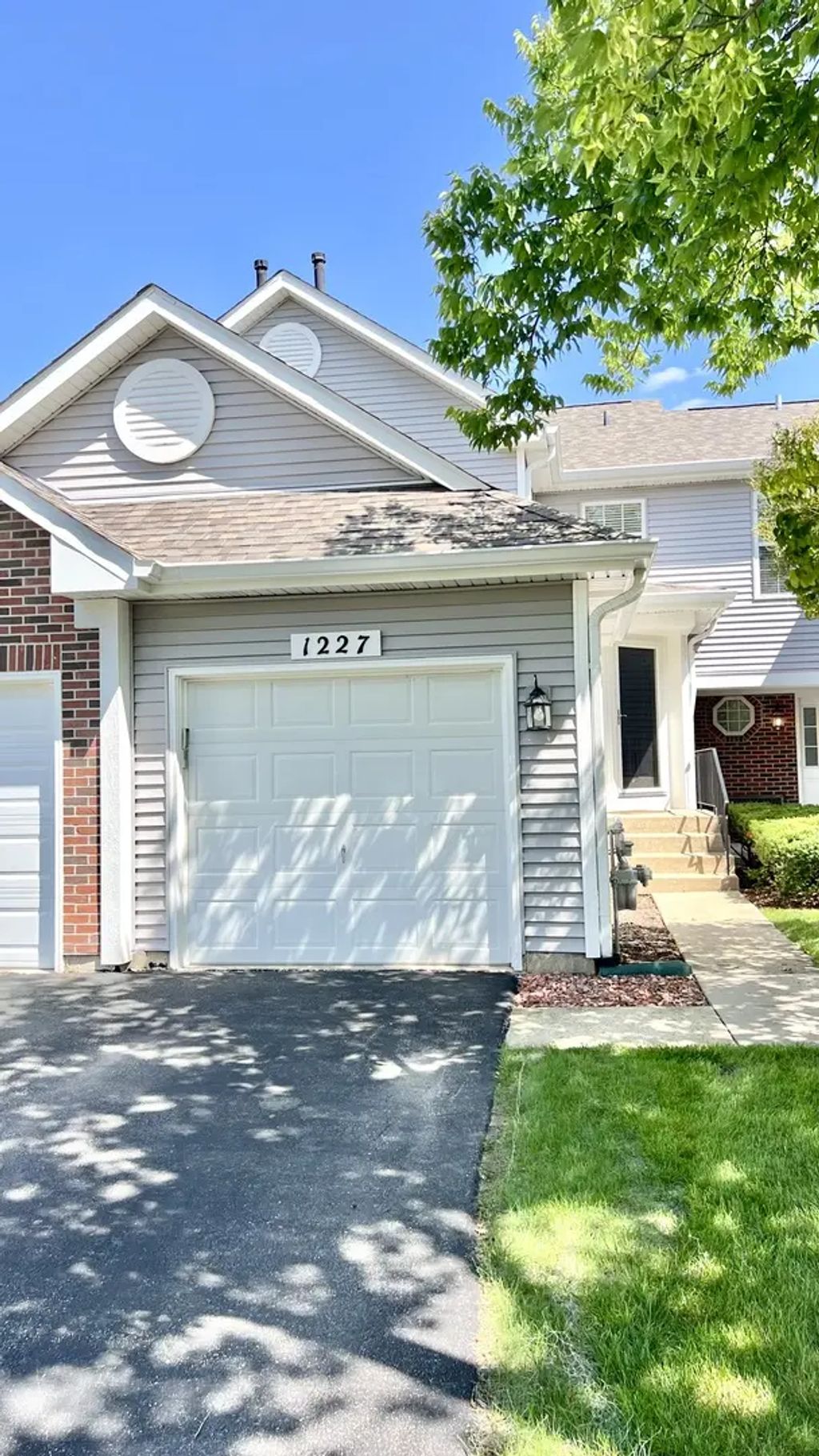 1227 Hathaway Circle, Elgin