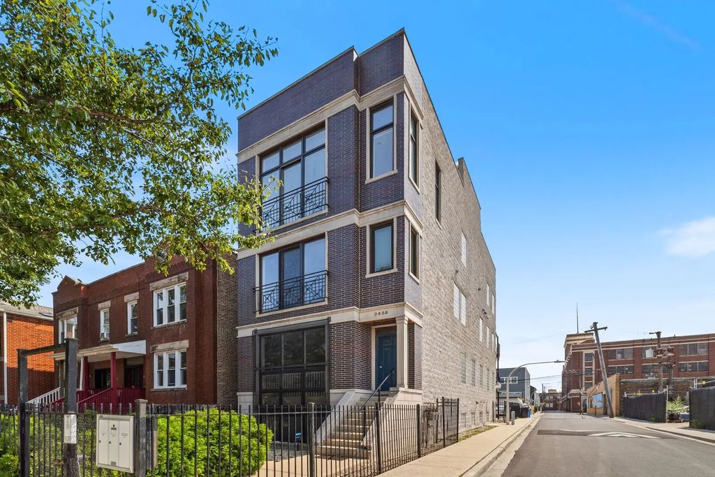 2535 W Flournoy Street 3, Chicago