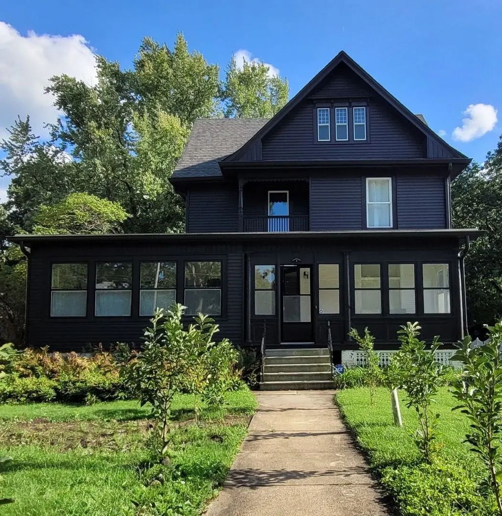 1313 E Washington Street, Bloomington