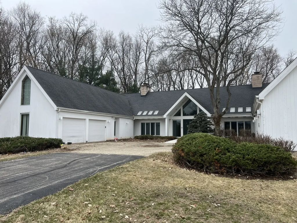 7716 Crystal Springs Road, Crystal Lake