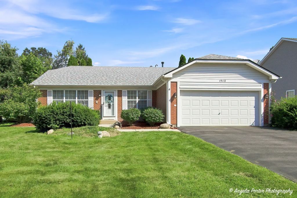 1940 Honey Locust Drive, Algonquin
