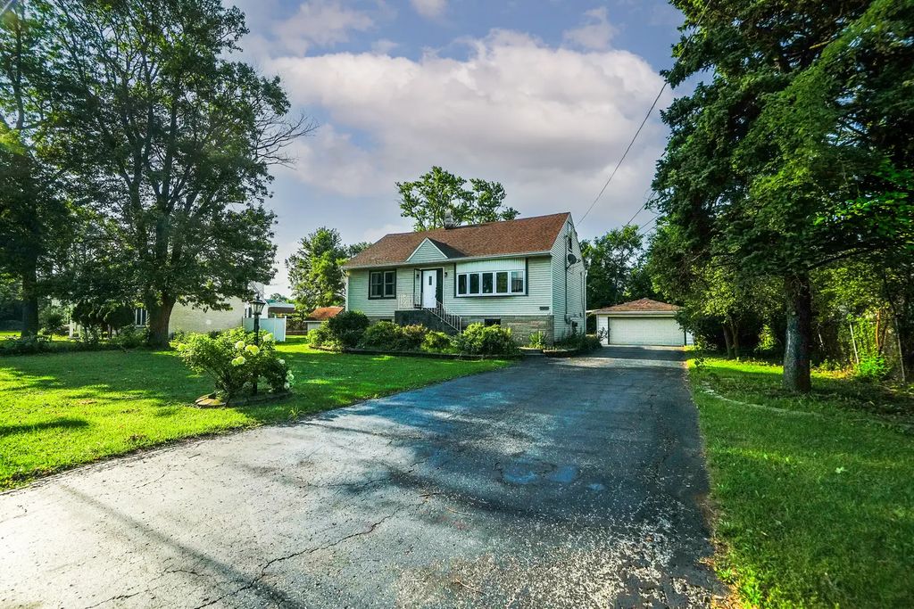 7945 W 91st Street, Hickory Hills