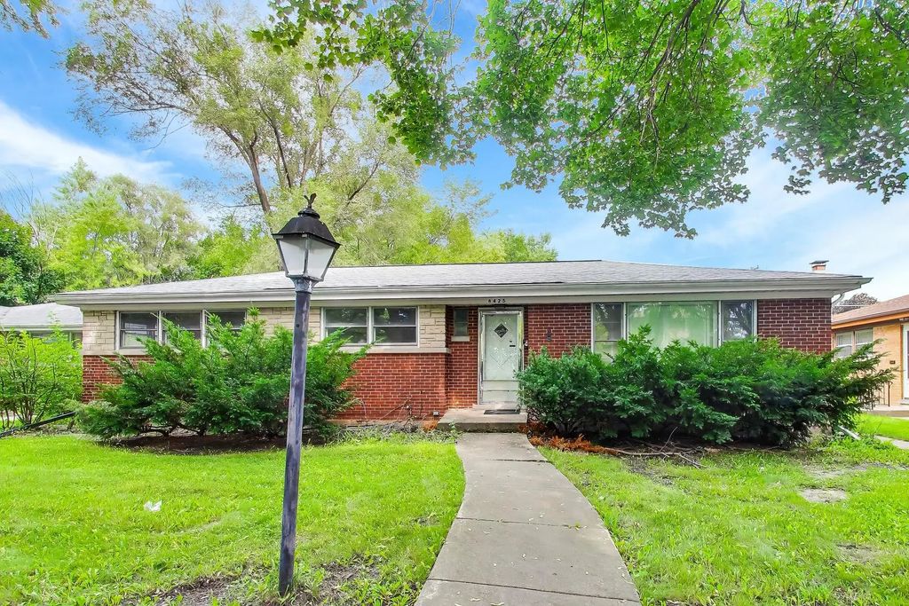 8425 Lawndale Avenue, Skokie, 60076