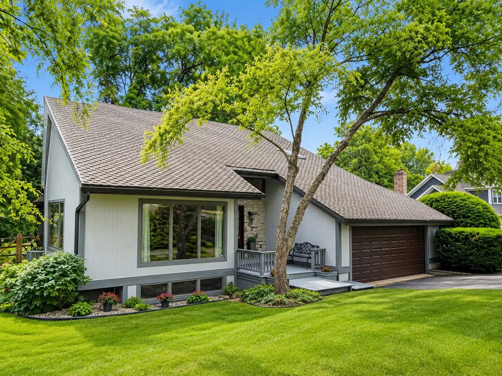 5n961 Ravine Drive, St. Charles