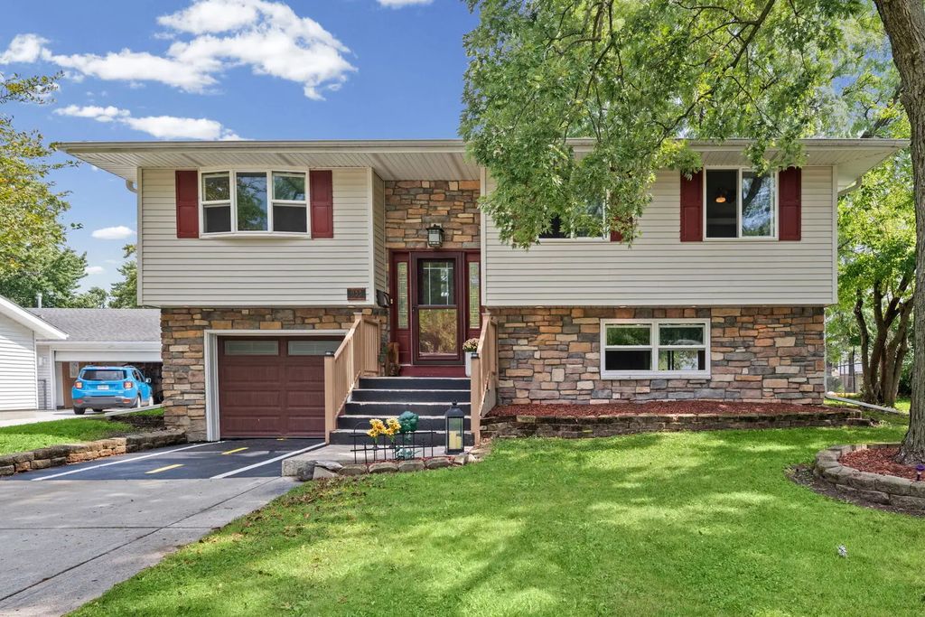 933 Webster Lane, Schaumburg