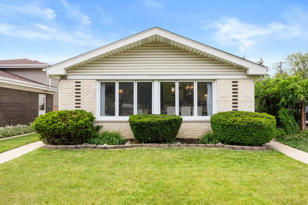8104 Gross Point Road, Morton Grove