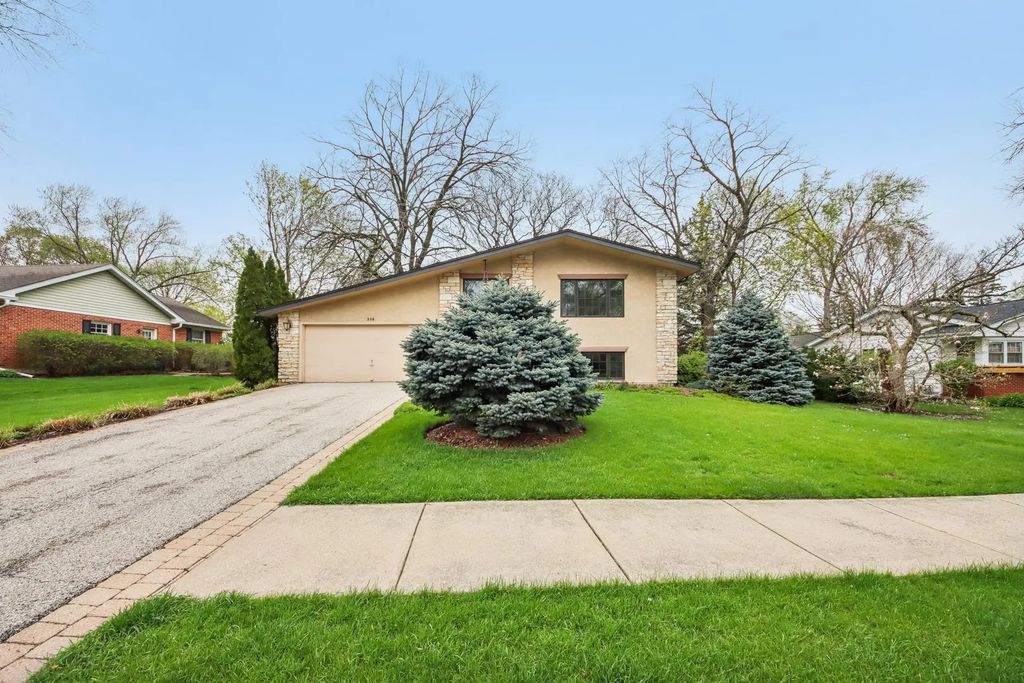 236 Monument Avenue, Barrington