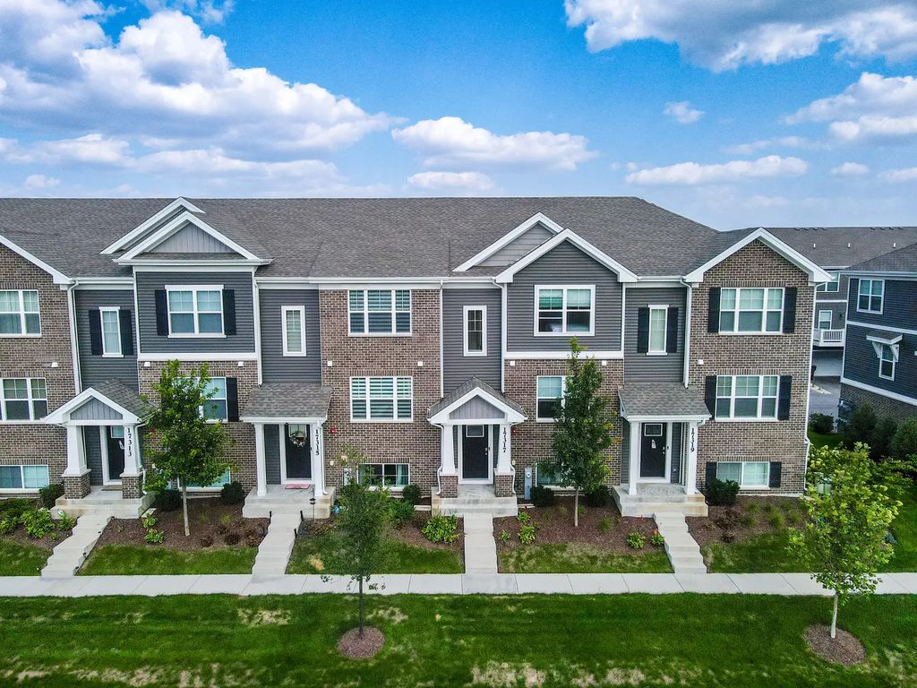 17317 Roscommon Road, Tinley Park