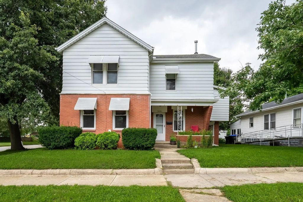 1313 W Chestnut Street, Bloomington