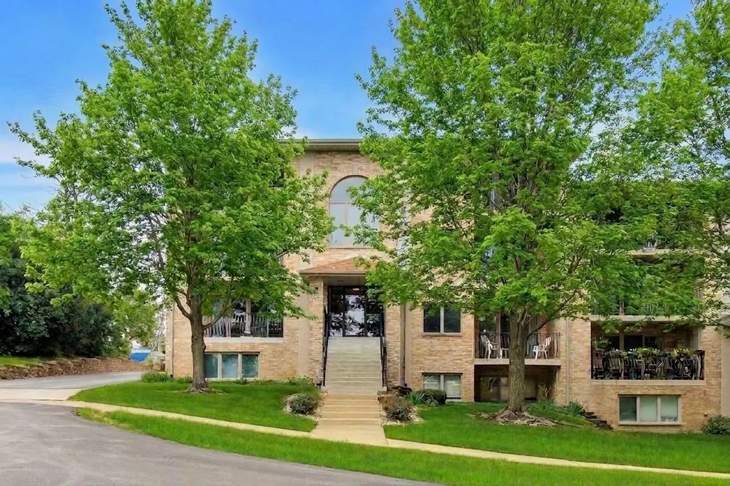 4401 Pershing Avenue 2n, Downers Grove
