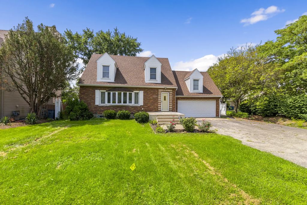 1801 W Carriage Court, Addison