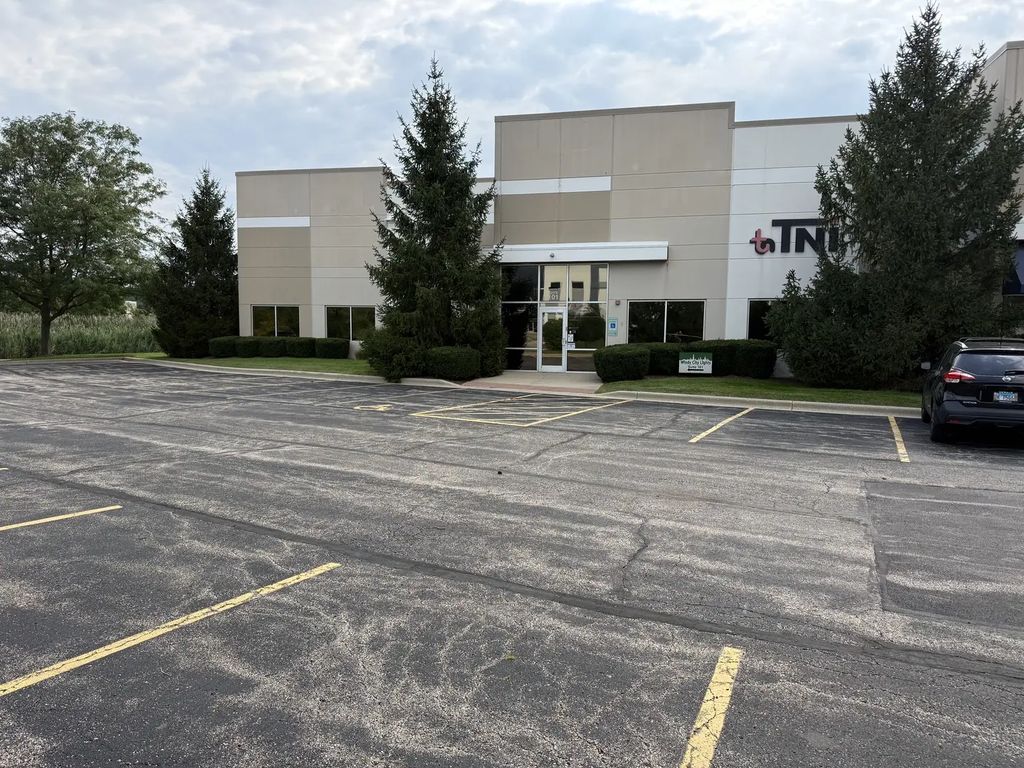 333 Charles Court, West Chicago