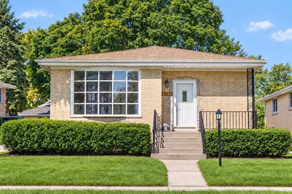 4312 Prairie Avenue, Brookfield