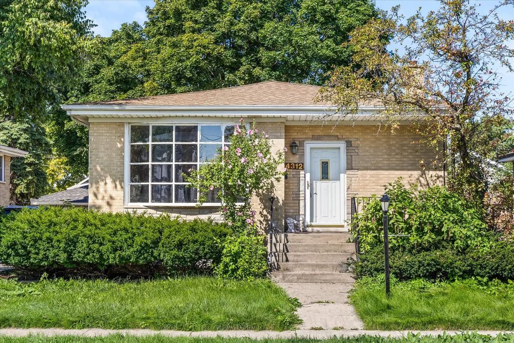 4312 Prairie Avenue, Brookfield