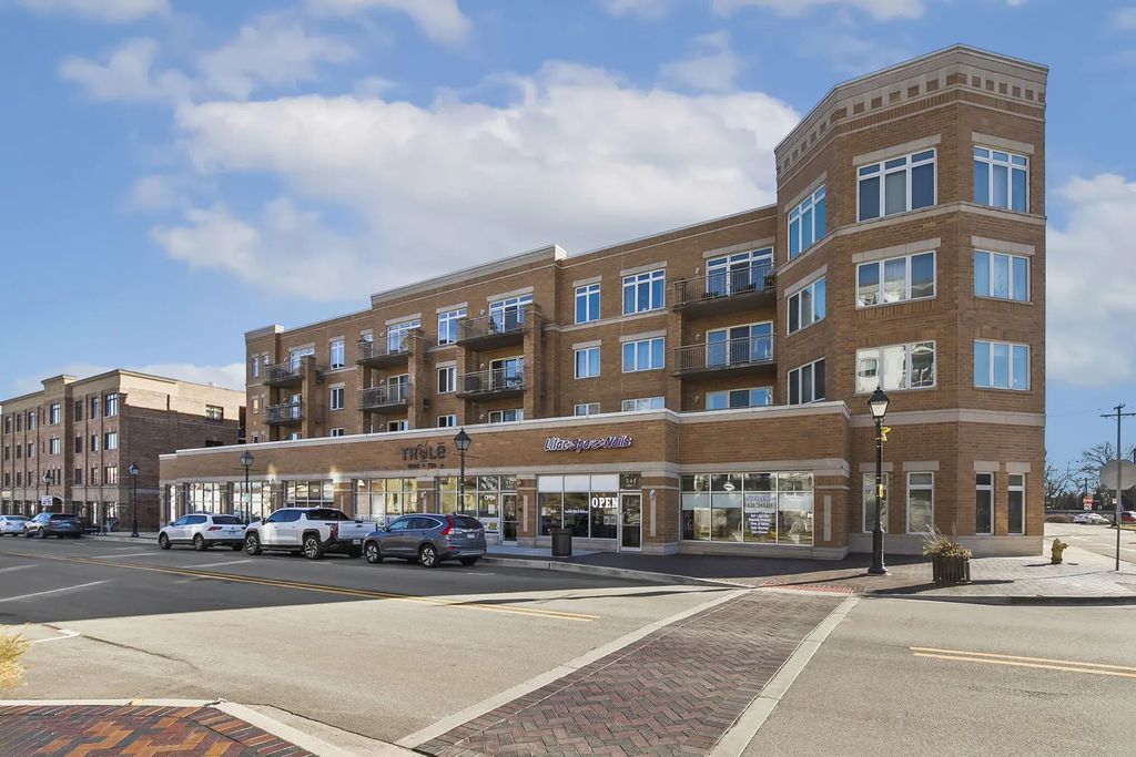 1 S Lincoln Avenue 202, Lombard