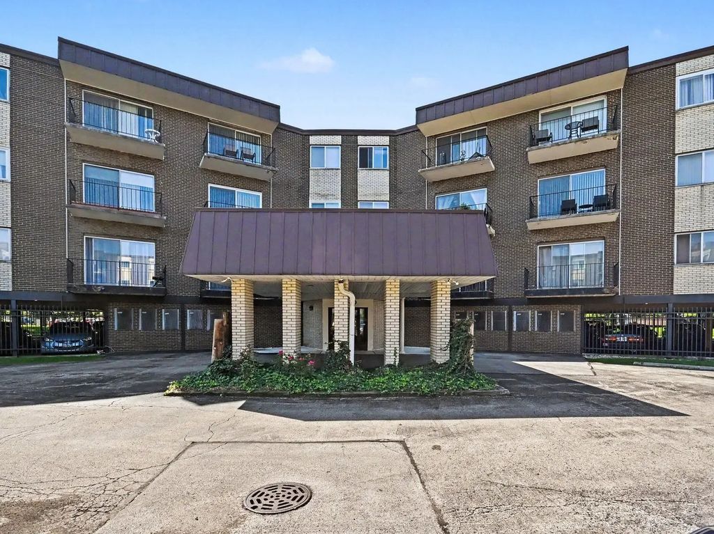9840 S Pulaski Road 314, Oak Lawn