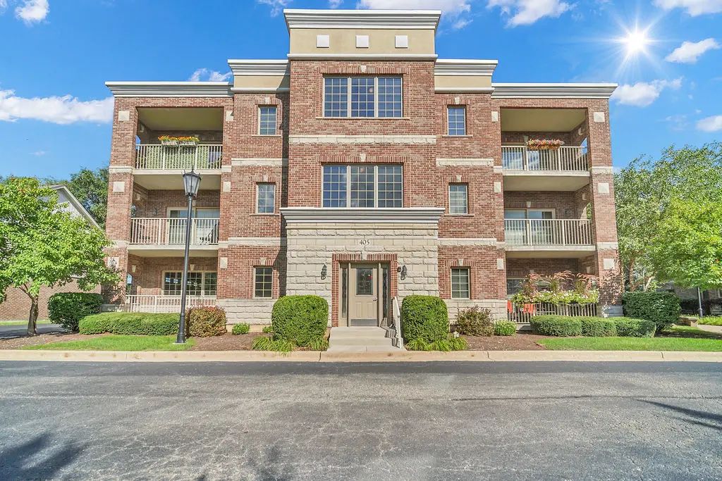 405 W Pierce Road 301, Itasca
