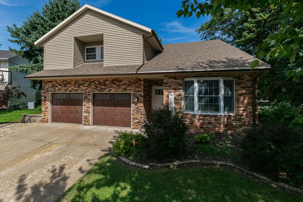 1122 W 59th Street, Davenport
