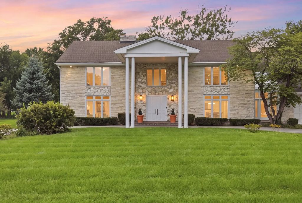 2575 Lincoln Avenue, Long Grove