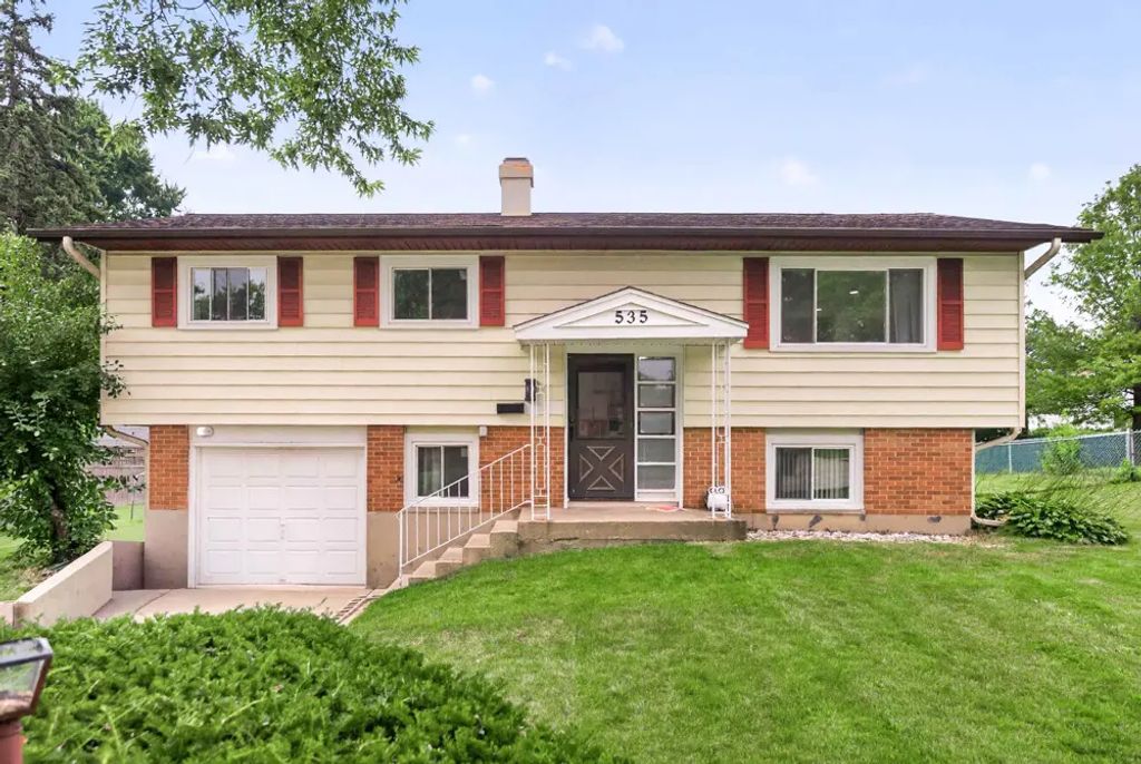 535 Edgemont Lane, Hoffman Estates