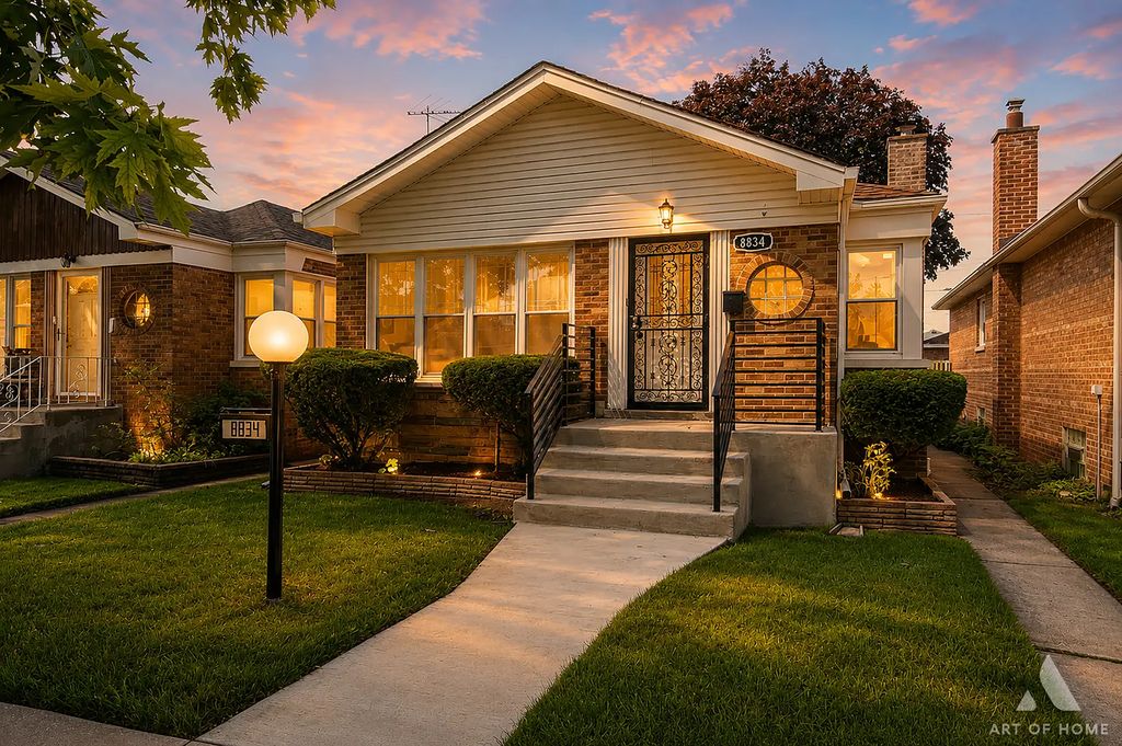 8834 S Oglesby Avenue, Chicago