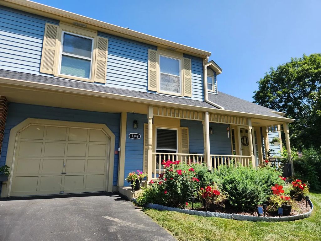 1349 Queensgreen Circle, Naperville