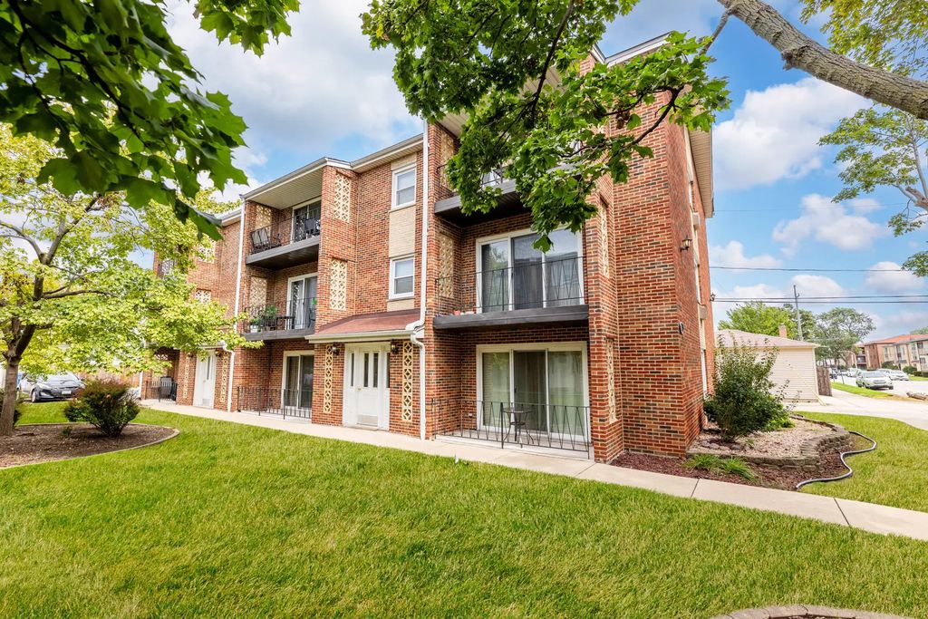 6416 W 64th Place 3a, Chicago, 60638
