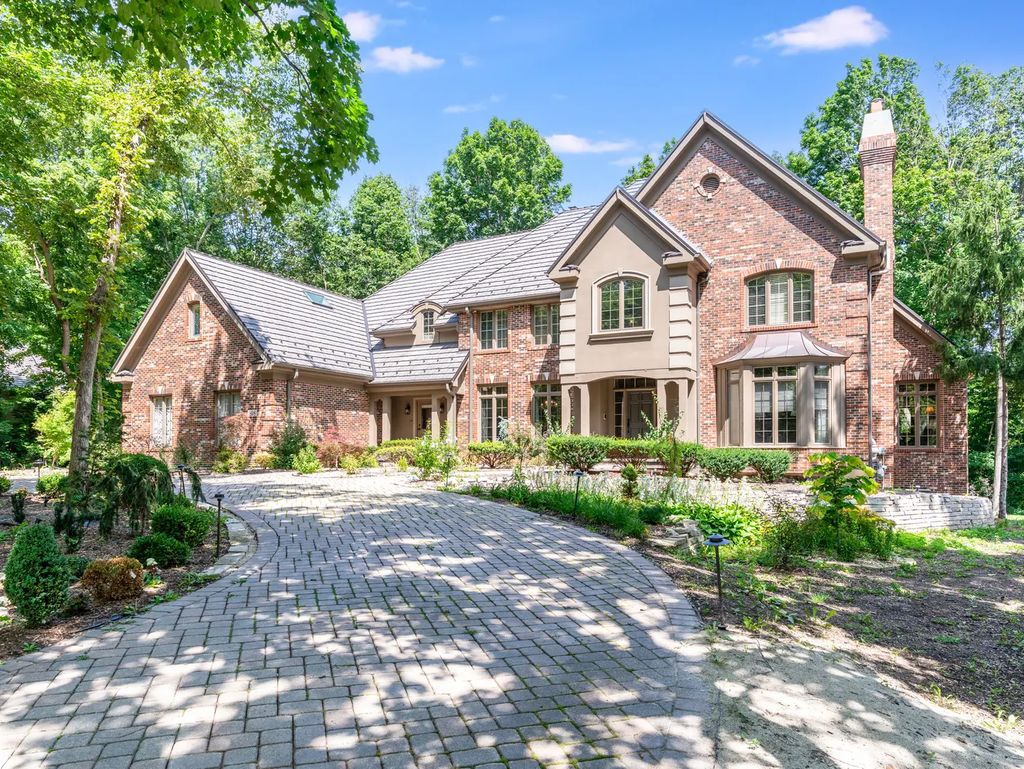 818 Fox Glen Drive, St. Charles