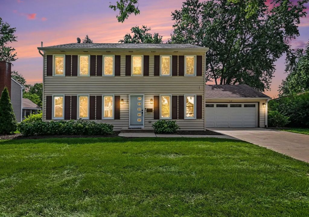 1120 Summit Hills Lane, Naperville