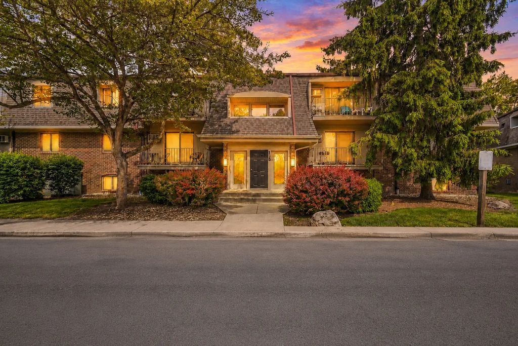138 E Bailey Road M, Naperville