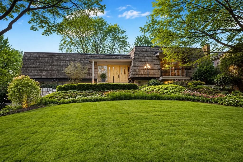 130 Surrey Lane, Burr Ridge, 60527