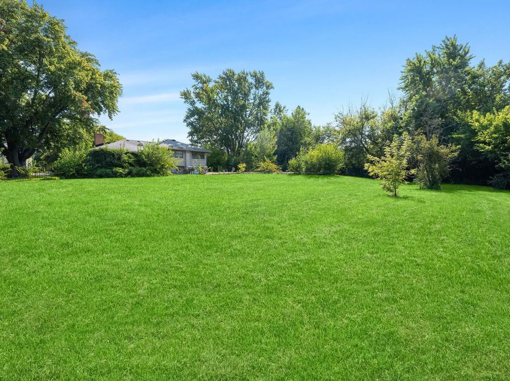 2250 White Oak Drive, Northbrook