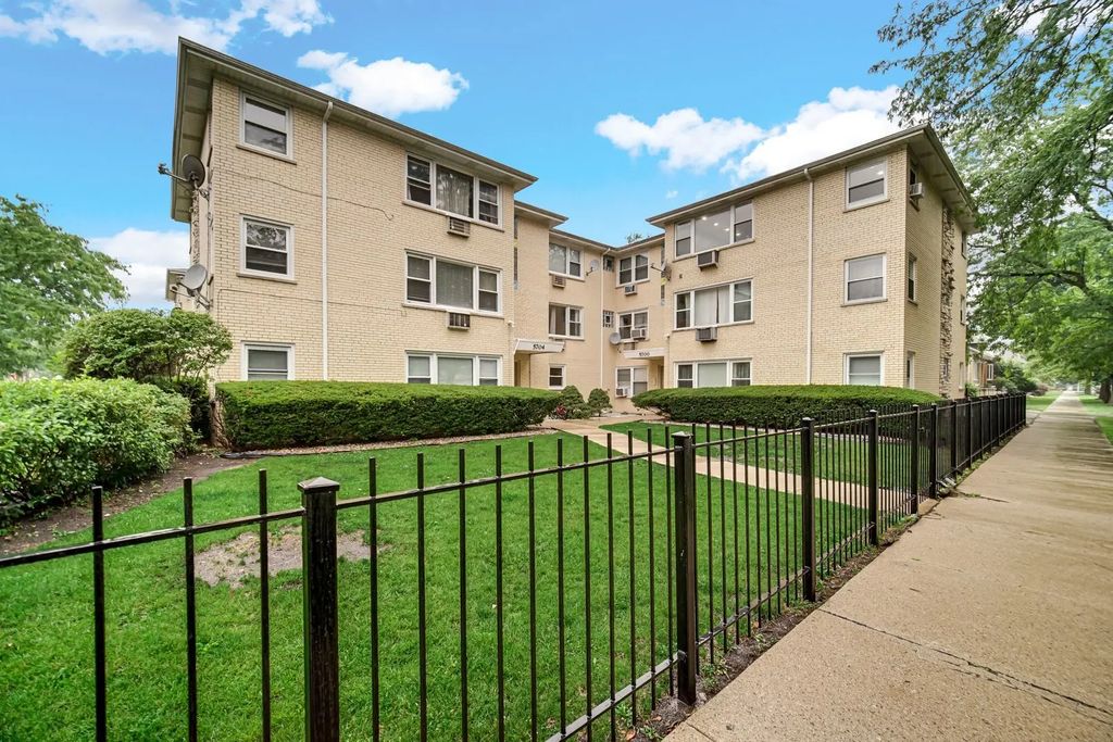5700 W Montrose Avenue 3d, Chicago, 60634