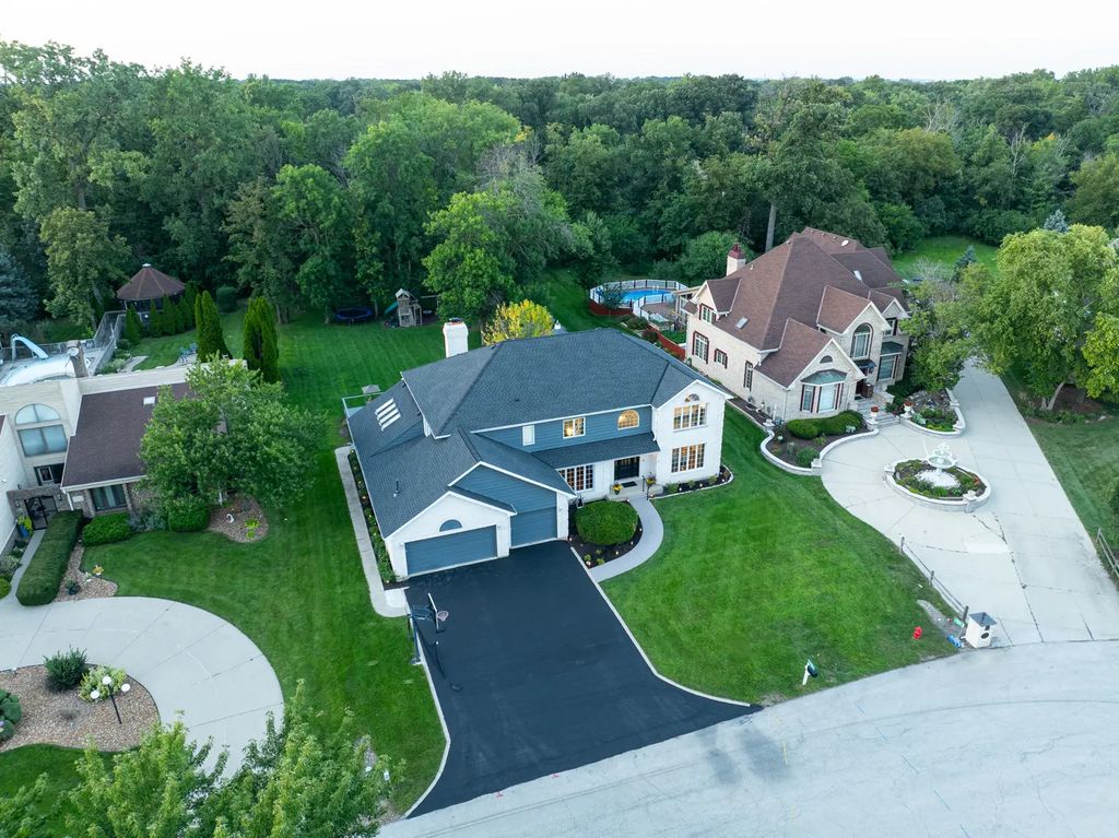 17w210 Massel Court, Bensenville