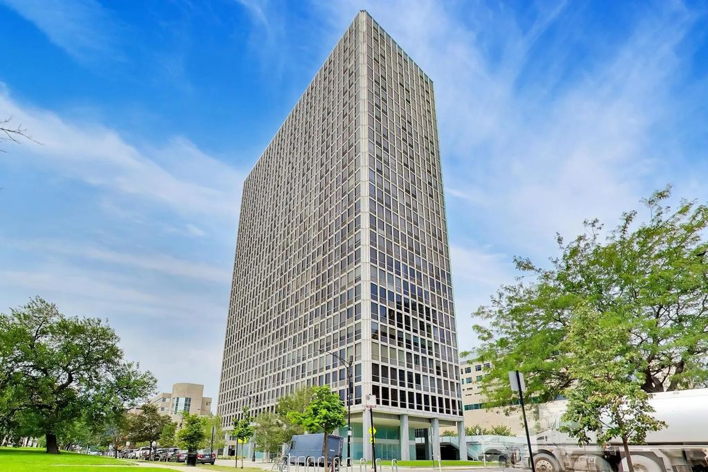 330 W Diversey Parkway 902-04, Chicago, 60657