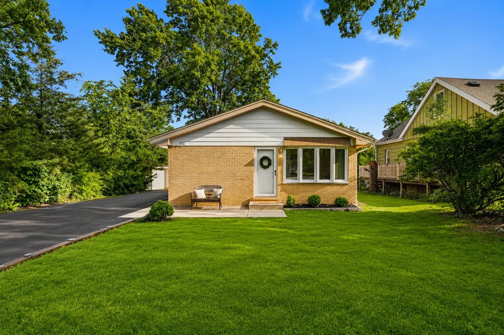 849 E Red Oak Street, Addison