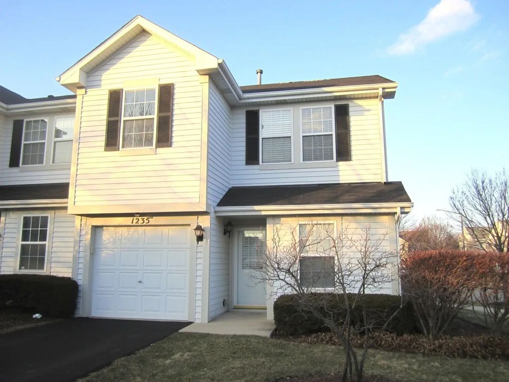 1235 Whispering Hills Drive 1235, Naperville