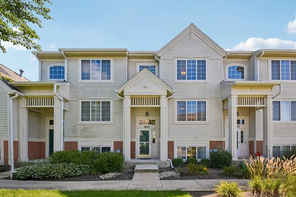641 S Rosehall Lane, Round Lake