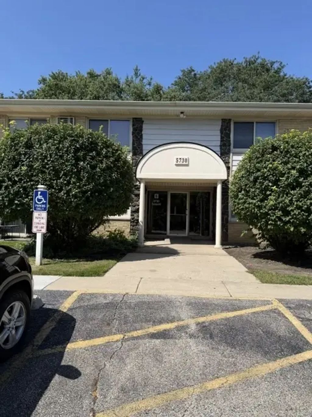 5730 Concord Lane 3, Clarendon Hills