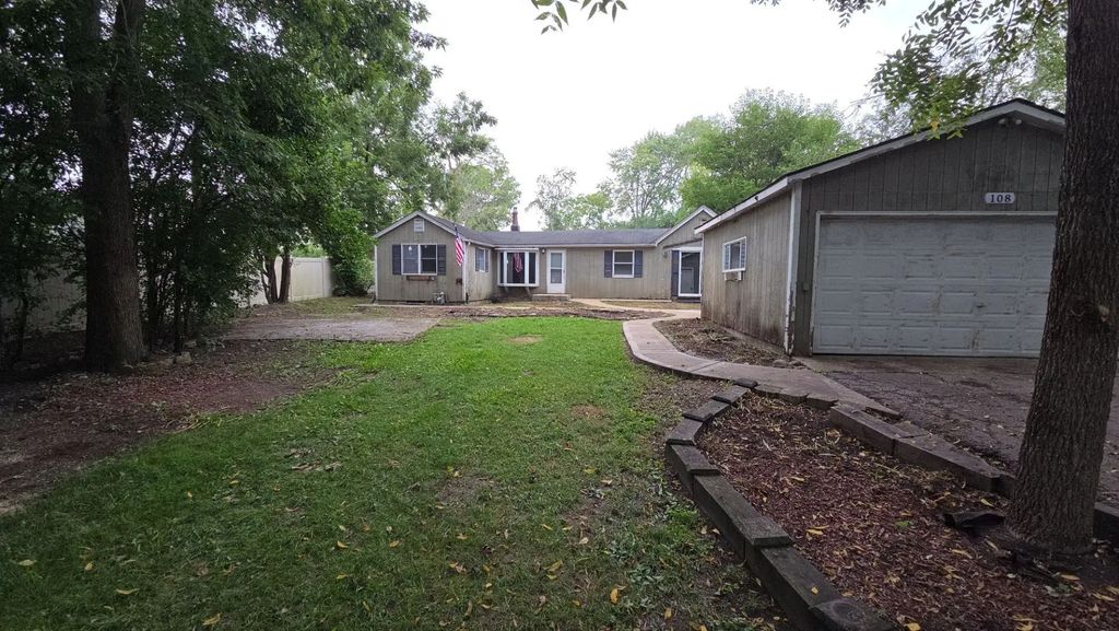 108 Ridgeland Avenue, West Chicago