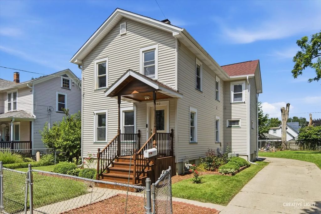 540 Hoyles Avenue, Aurora