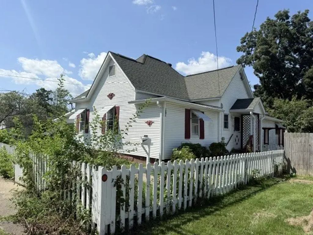 806 E Mckinley Street, Marion