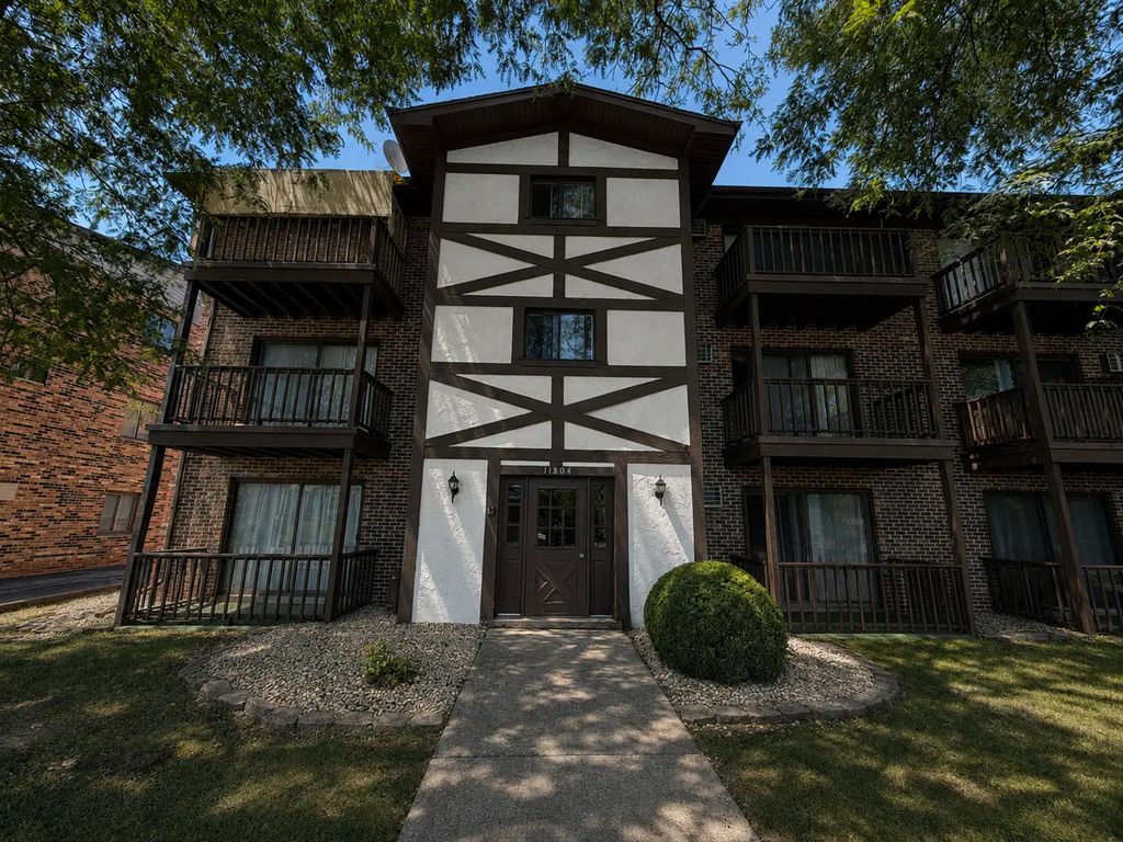 11804 S Komensky Avenue 202, Alsip