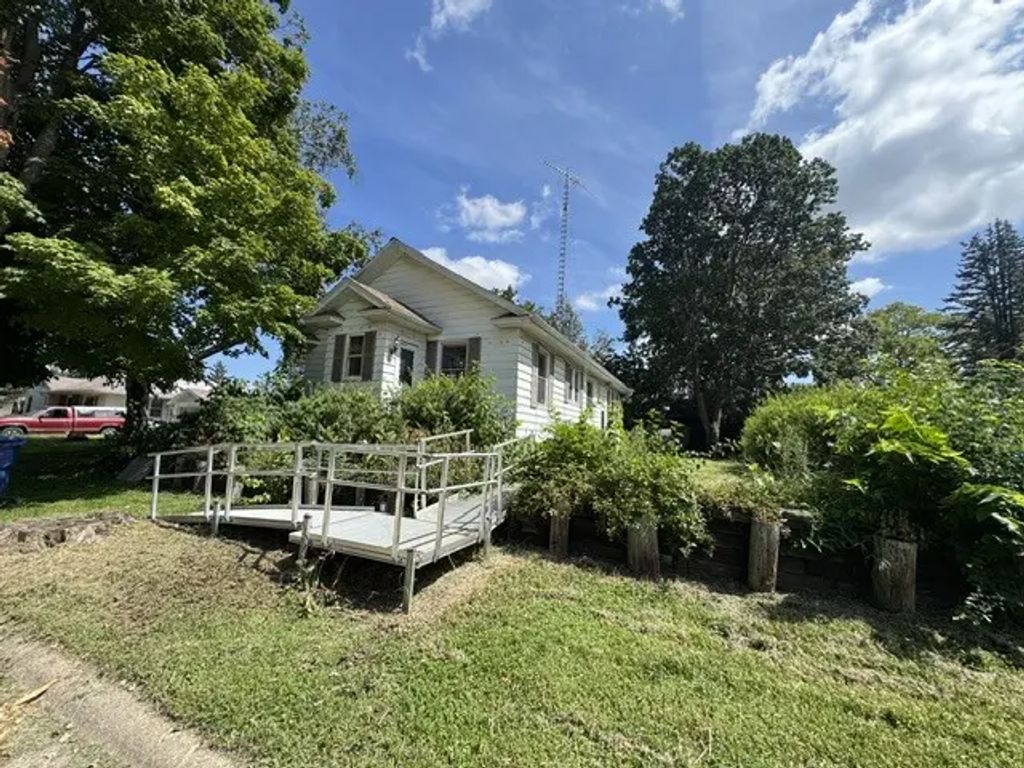 2333 Barker Street, Clinton