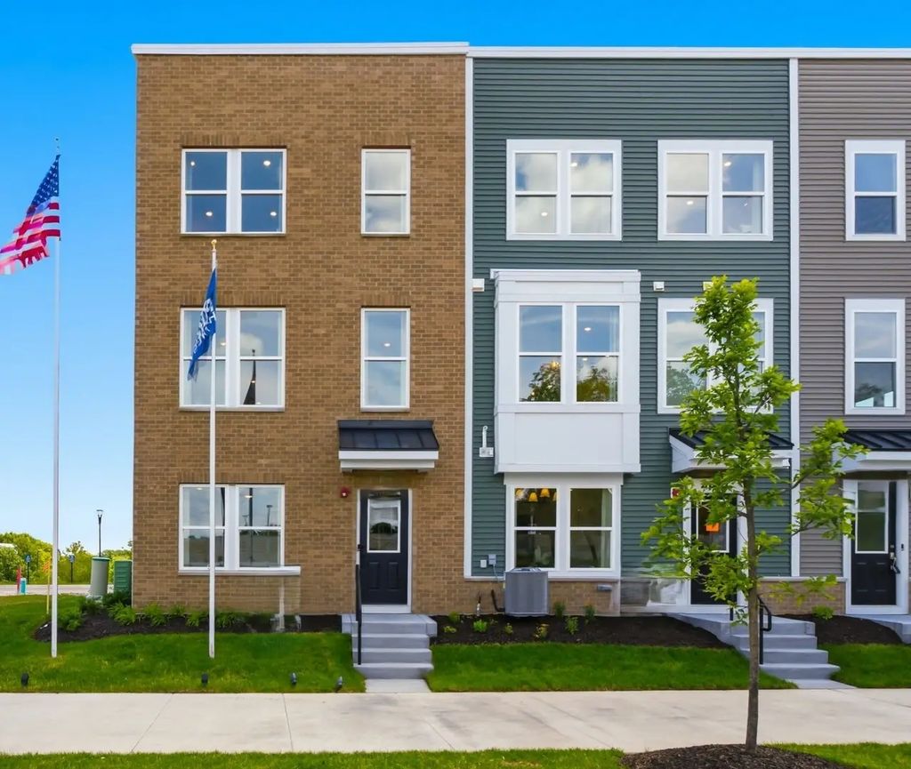 1713 Pratt Court 24165, Hoffman Estates