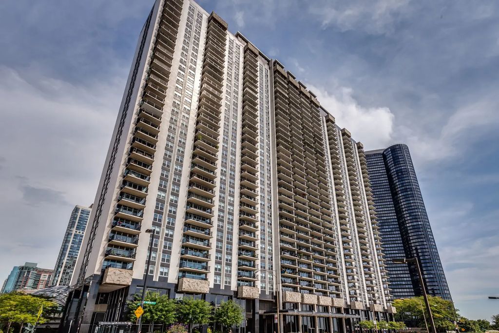 400 E Randolph Street 1812, Chicago, 60601