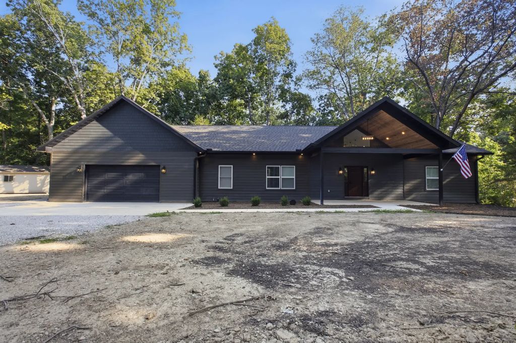 8960 E South Circle Drive, Effingham
