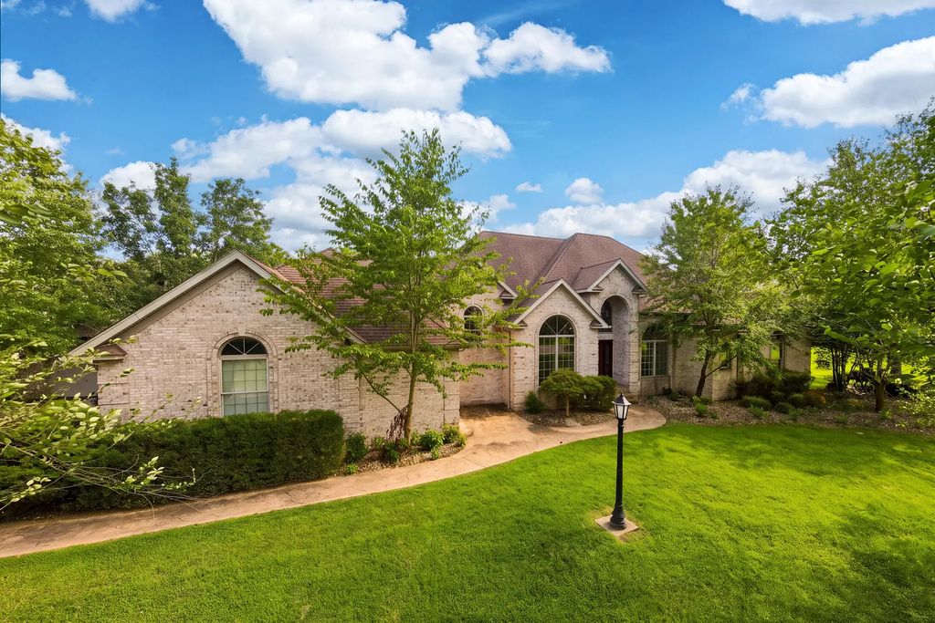 2201 Kingspointe Drive, Marion