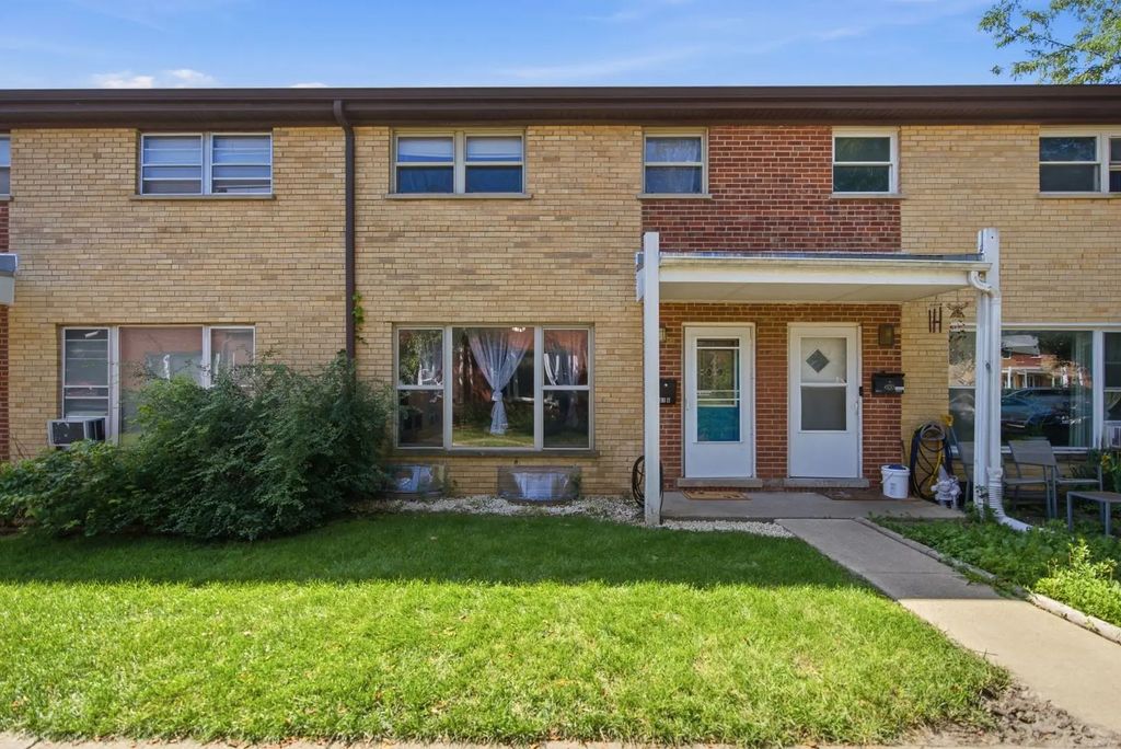 207 Linn Court B, North Aurora