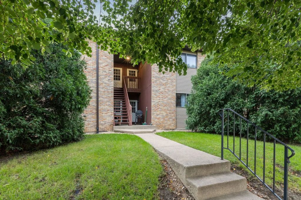 720 Sundown Road F, South Elgin